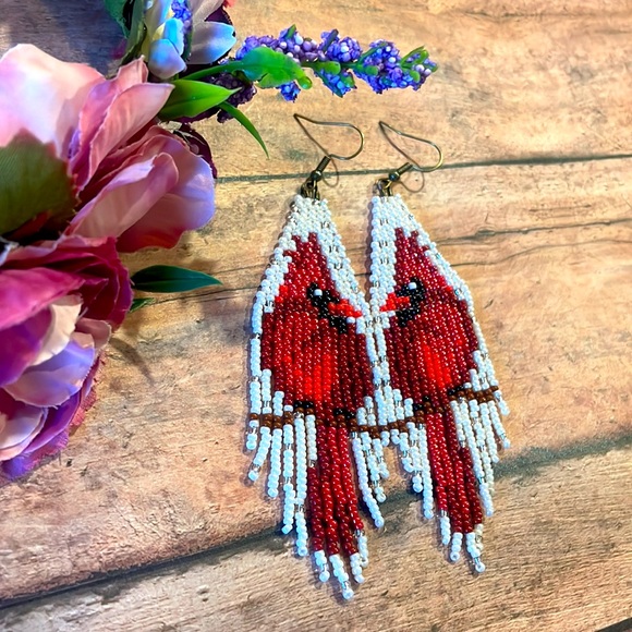 Red Cardinal birds in white - Picture 4 of 6